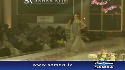 Pakistani Model Fell Down During Cat Walk in Lahore Fashion Show badly