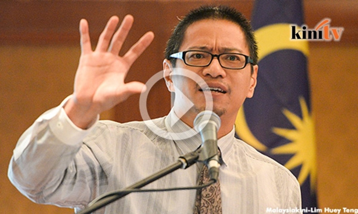 Ahli akademik tampil sokong Azmi Sharom di Mahkamah