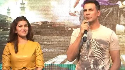 Akshay Kumar Promotes AIRLIFT @ NMIMS College Fest