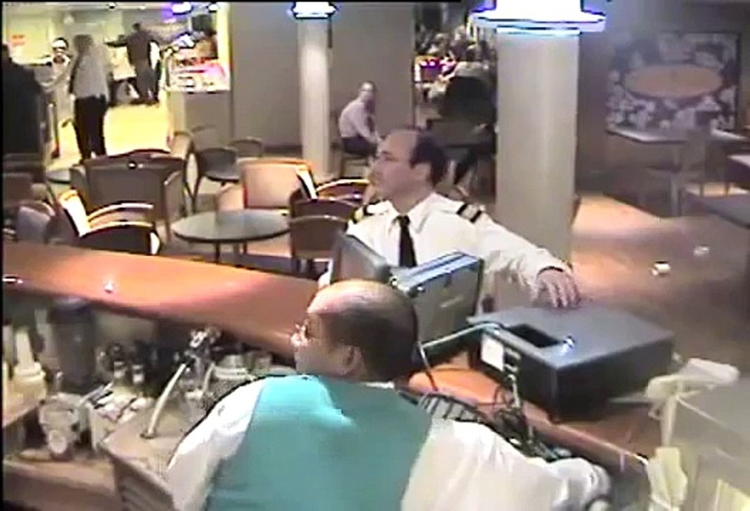 Внутри корабля во время сильного шторма