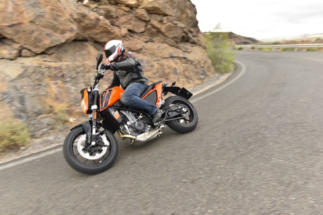 Essai KTM 690 Duke et DukeR