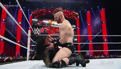 Roman Reigns vs. Sheamus - WWE World Heavyweight Championship Match׃ Raw, December 14, 2015