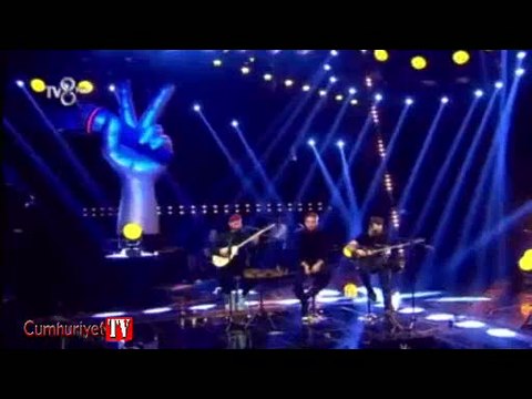 O Ses Türkiye'de Gökhan ve Hakan'ın Zahid Bizi Tan Eyleme performansı