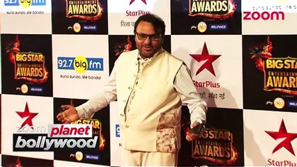 Bollywood Stars GLITTER the red carpet at an award night - Bollywood News