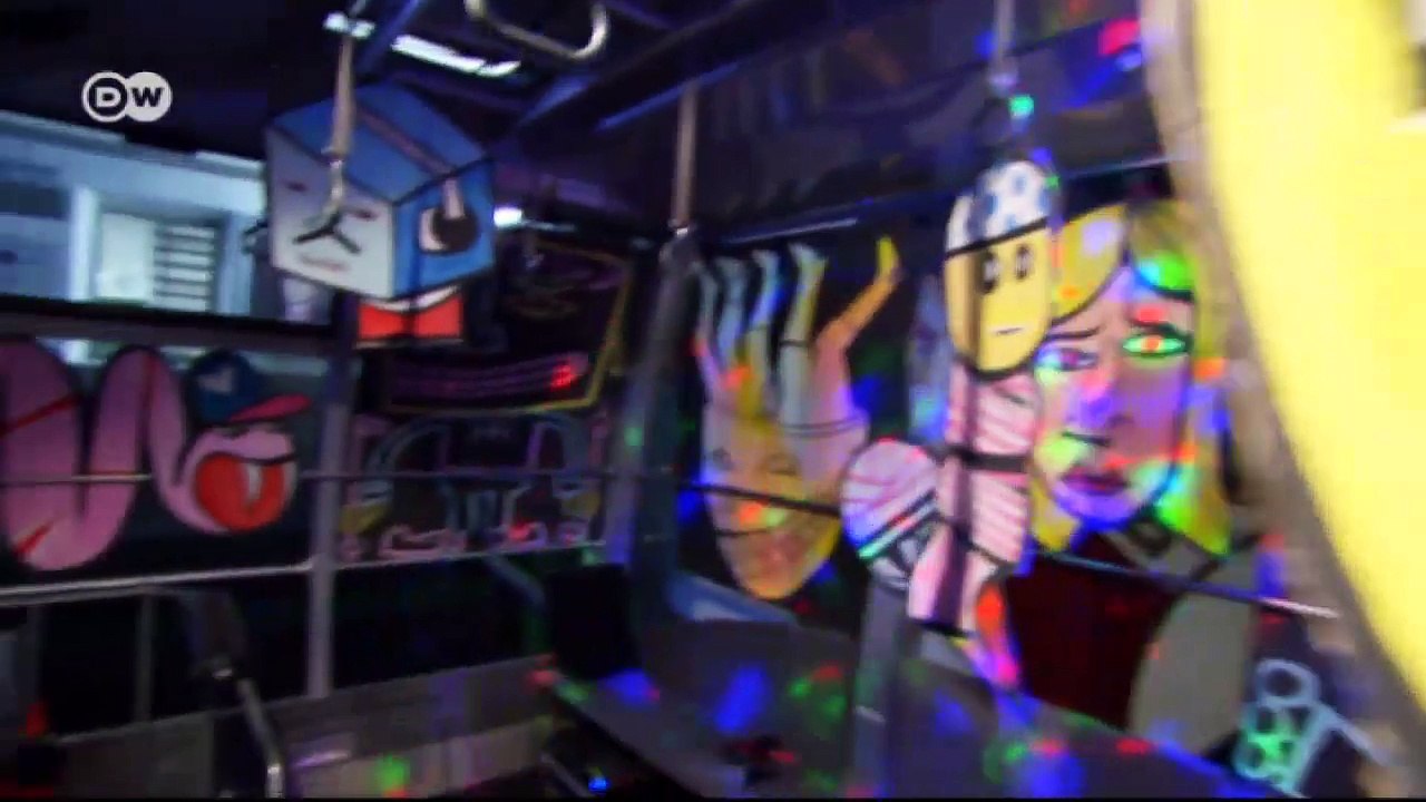 DJ im Skilift und Licht-Show im Schnee | Euromaxx