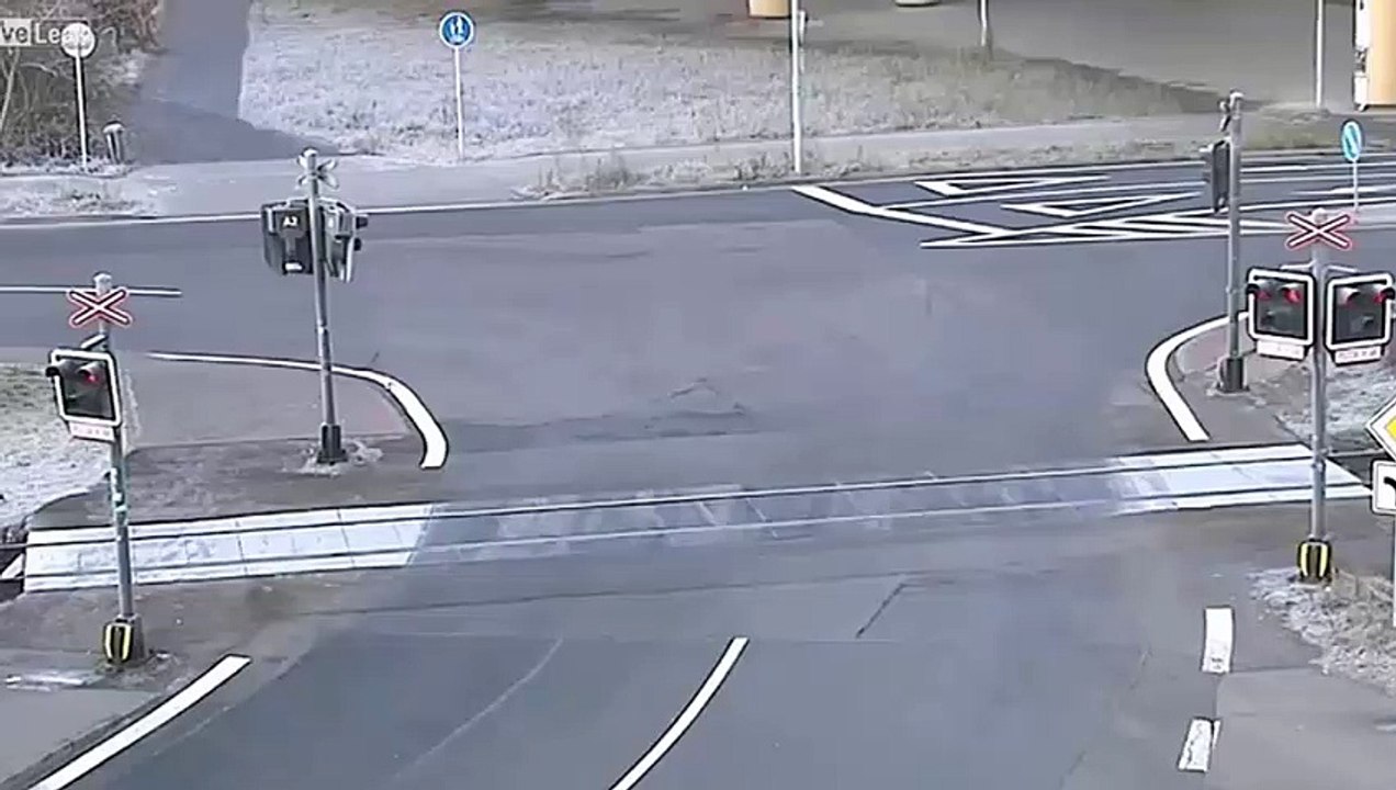 Quand un camion rencontre un train