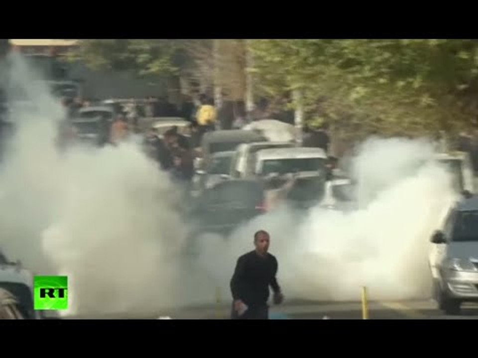 Barricades & Water Cannons: Turkish police clash with Kurds at curfew protest