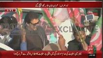 Imran Khan Gets Welcomed with Rose Petals in Lodhran Jalsa