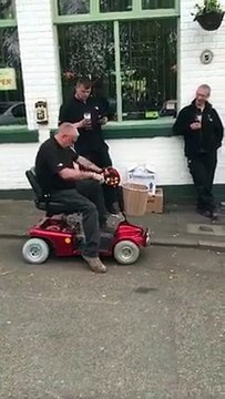 Un fauteuil roulant électrique très puissant!