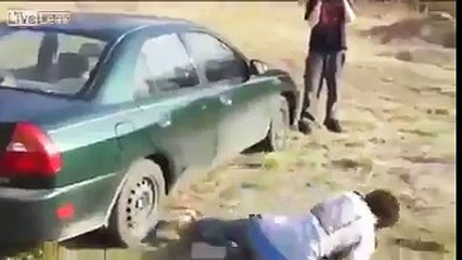 اس بندے کا تازہ تازہ دماغ خراب ہوا ہے