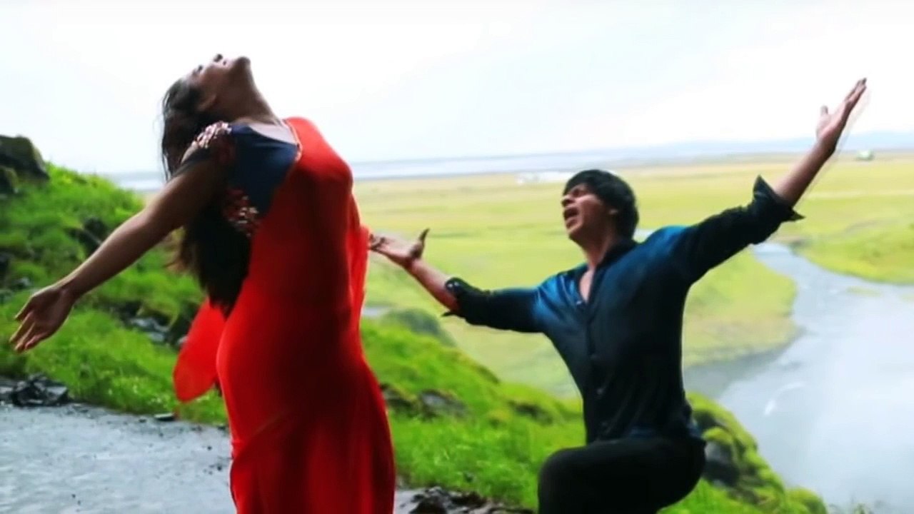 Gerua Song Of Dilwale New Movie of Shahrukh Behind The Scene - Kajol Saves Shahrukh Khan Life