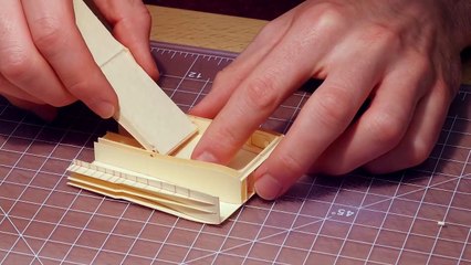 Impressionnant : il reproduit un A380 avec du papier