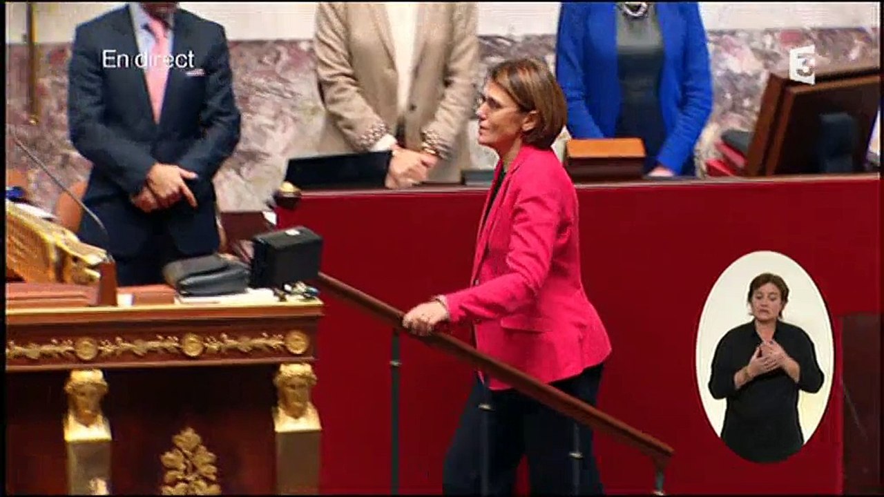 Dumont chahutée aux #QAG à cause de l'absence de Bartolone