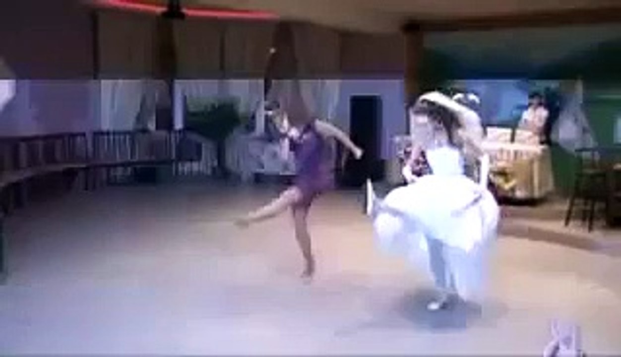 Прикольный танец невесты) Невеста зажигает)