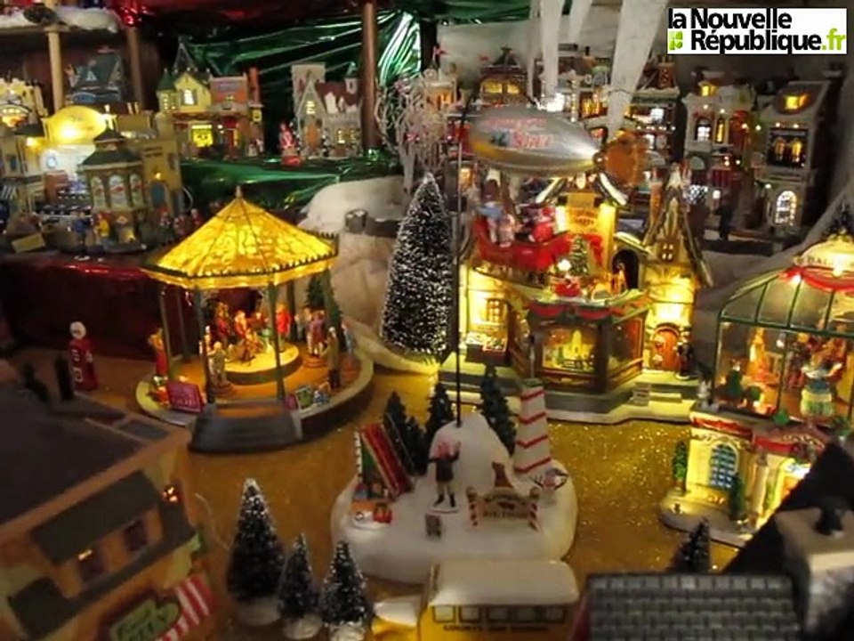 VIDEO. Un village animé dans la maison du Père Noël à La Crèche (79)