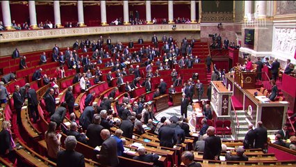 "Race blanche" : Valls exprime son "soutien" à Bartolone