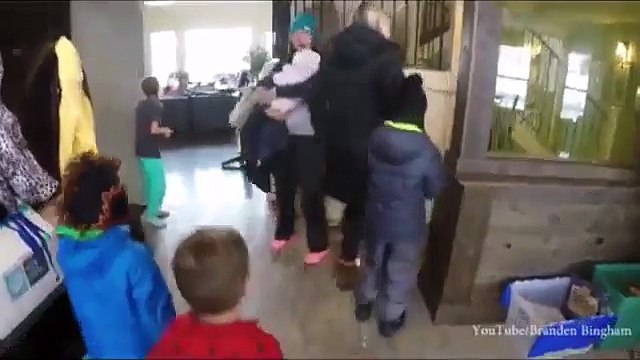 Спасение замерзающего котенка