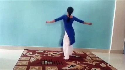 Chittiyaan Kalaiyaan Desi hot and Sexy Girl Dancing At home HD
