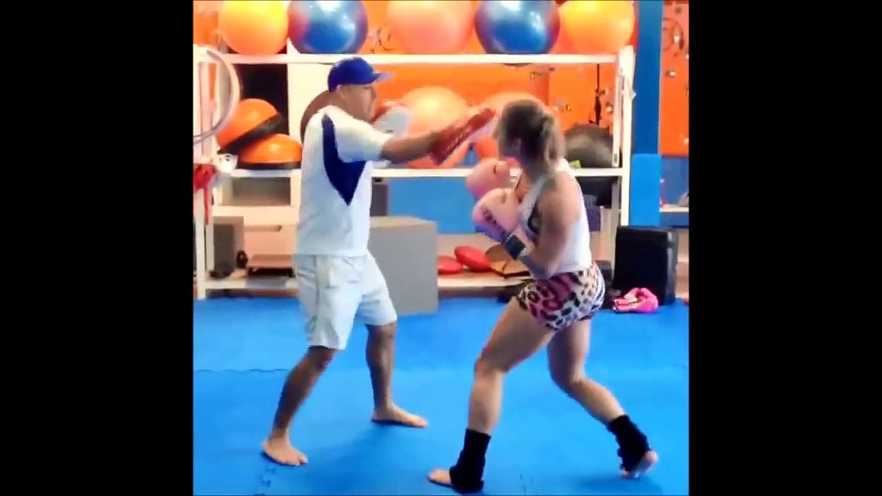 PATRÍCIA SENS - Fitness Model: Exercises for Quadriceps, Thighs and Glutes @ Brazil