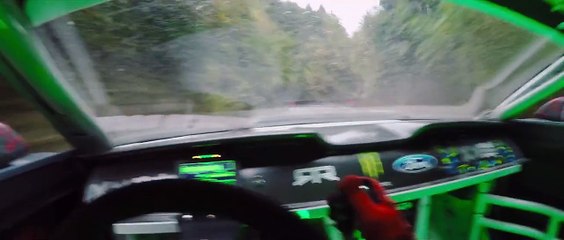 Duel de drift entre une Lamborghini Murcielago et une Ford Mustang