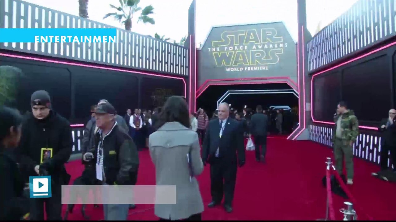 Carrie Fisher Hijacks Star Wars Premiere and Curses Up a Storm