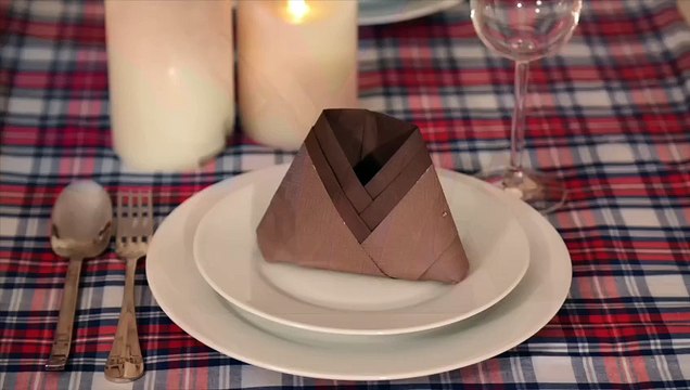 DIY : 5 pliages de serviettes spécial noël : sapin, étoile, flocon, bottes de lutin, pomme de pin