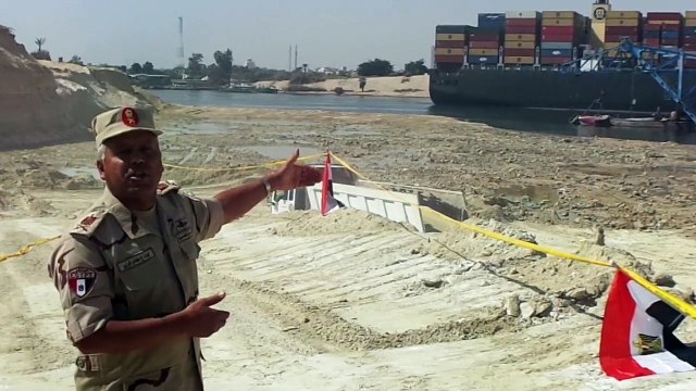 عبور السفن فى قناة السويس الحالية بينما الحفر مستمر فى قناة السويس الجديدة أكتوبر2014