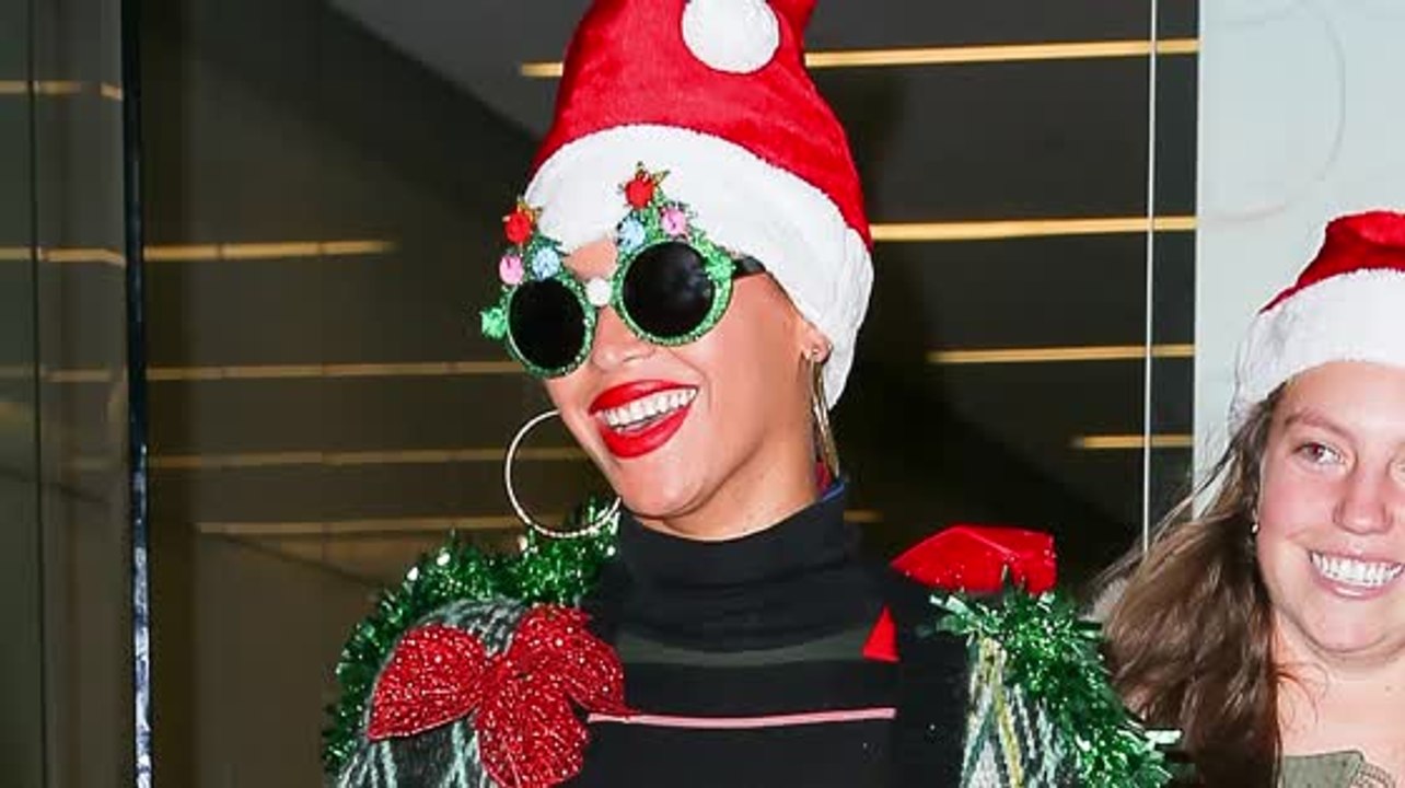 Beyoncé trägt den hässlichsten Weihnachtspulli aller Zeiten
