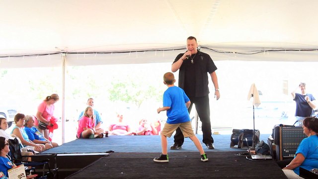 Scott Michael sings 'Proud Mary' while Noah dances Elvis Week 2015