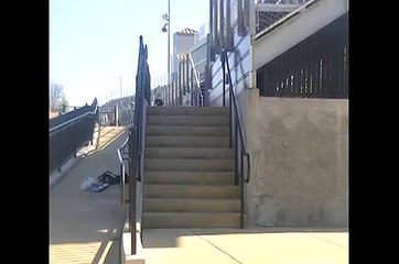 Kid breaks his ankle skateboarding