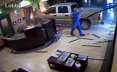 Man drives pick-up truck into Oklahoma hotel lobby