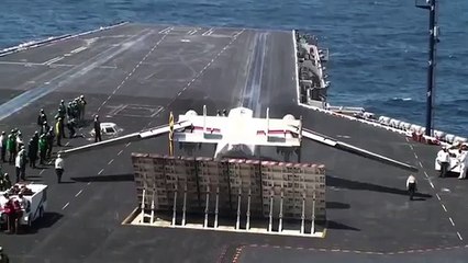 Amazing aircraft carrier takeoff