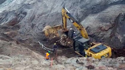 Download Video: Corpo de Bombeiros resgatam corpo de mais uma vítima de tragédia em Mariana