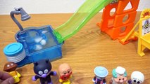 アンパンマンおもちゃアニメ❤ウォータースライダーで水遊び！楽しく遊ぼう Anpanman toys anime