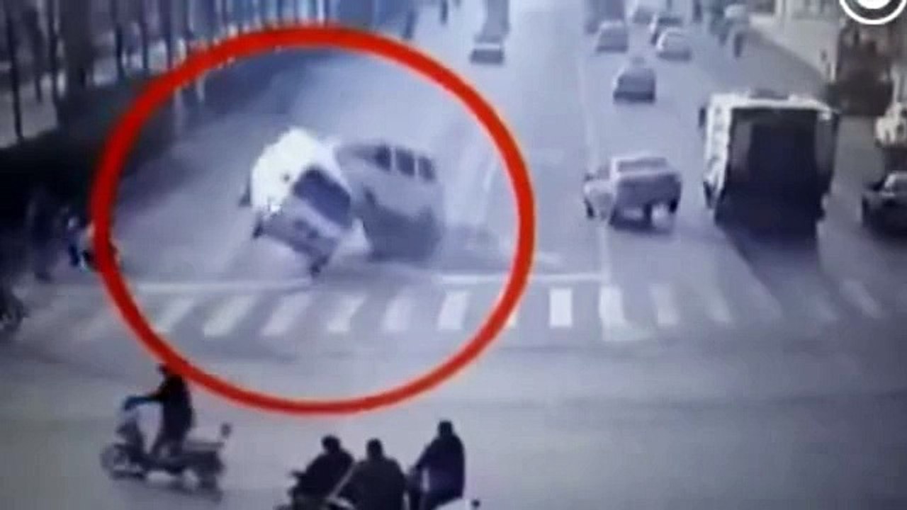 VRAIMENT HALLUCINANT. Voitures en levitation