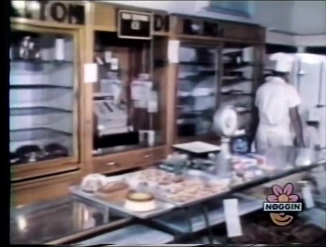 Classic Sesame Street Oscar Bakes a Cake.