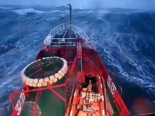 Large Ship Battles Big Storm