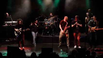 Sista Lanza backée par Natty Crew à la MJC l'escale - Tu devrais (live)