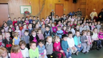 Emma a l'école de louvroil ;au moment de Noël