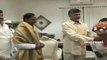 AP CM Chandrababu meets Telangana CM KCR for Invite Amaravathi Foundation