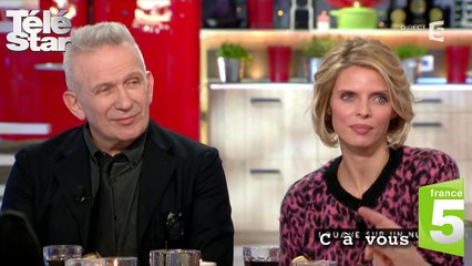 C à vous - Pierre Lescure propose à Louane les tenues de scène sexy de jean-Paul Gaultier - Mardi 15 décembre 2015