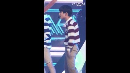 [MPD직캠] 엑소 디오 직캠 LOVE ME RIGHT EXO D.O Fancam Mnet MCOUNTDOWN 150618