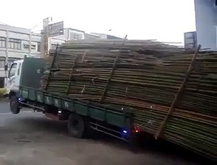 Profesionalac istovara kamion