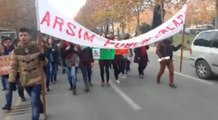 Kundër ligjit për arsimin e lartë, studentët protestë para Kryeministrisë