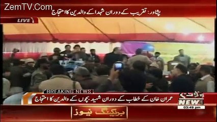 Protest By Parents Of APS Martyrs During Imran Khan Speech In Peshawar