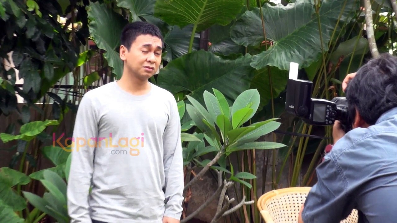 Ernest Prakasa dan Raditya Dika Saingan Soal Film
