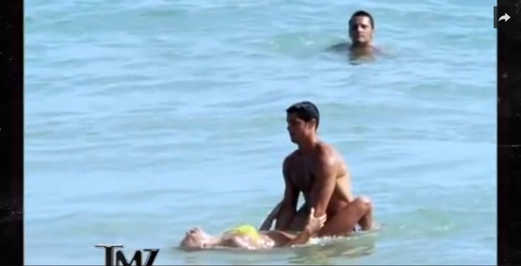 Cristiano Ronaldo DOING Girlfriend on the Beach