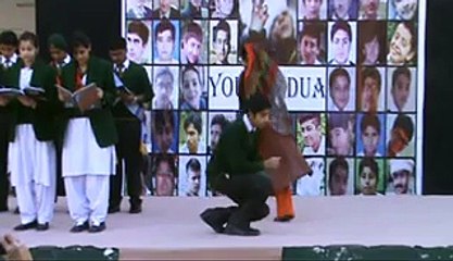 اس موقع پر سکول کے بچوں نے ٹیبلو اور تقاریر پیش کیں جسے دیکھ اور سن کر ہر آنکھ اشک بار تھی