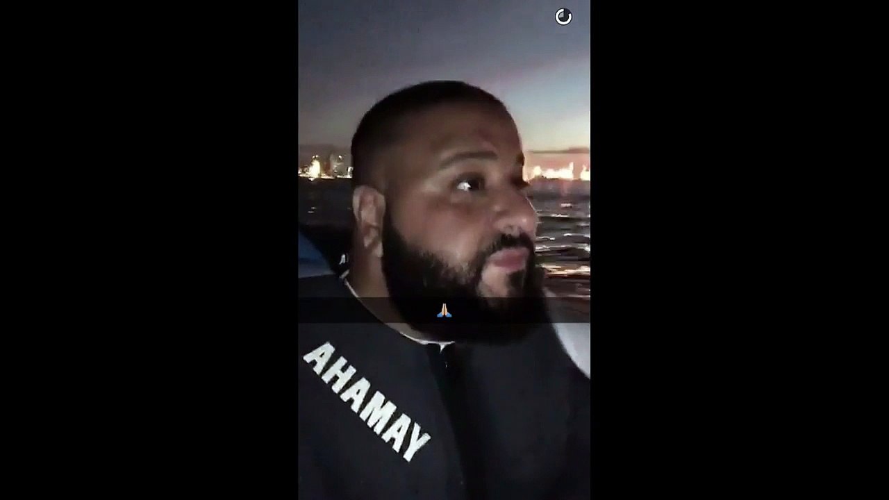 Dj khaled perdu en bord de mer en pleine nuit avec son jetski