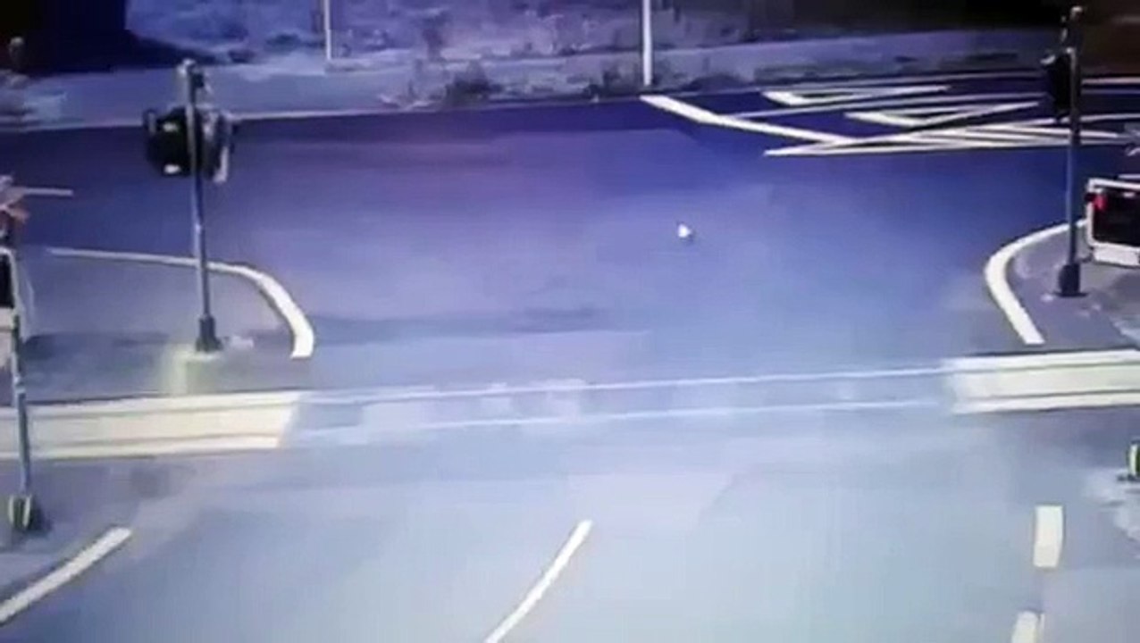 Camion de train et accident de la circulation tragédie 11.12.2015